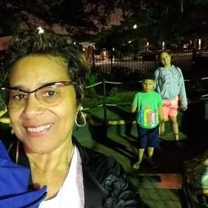 Meet your Posher, Lois